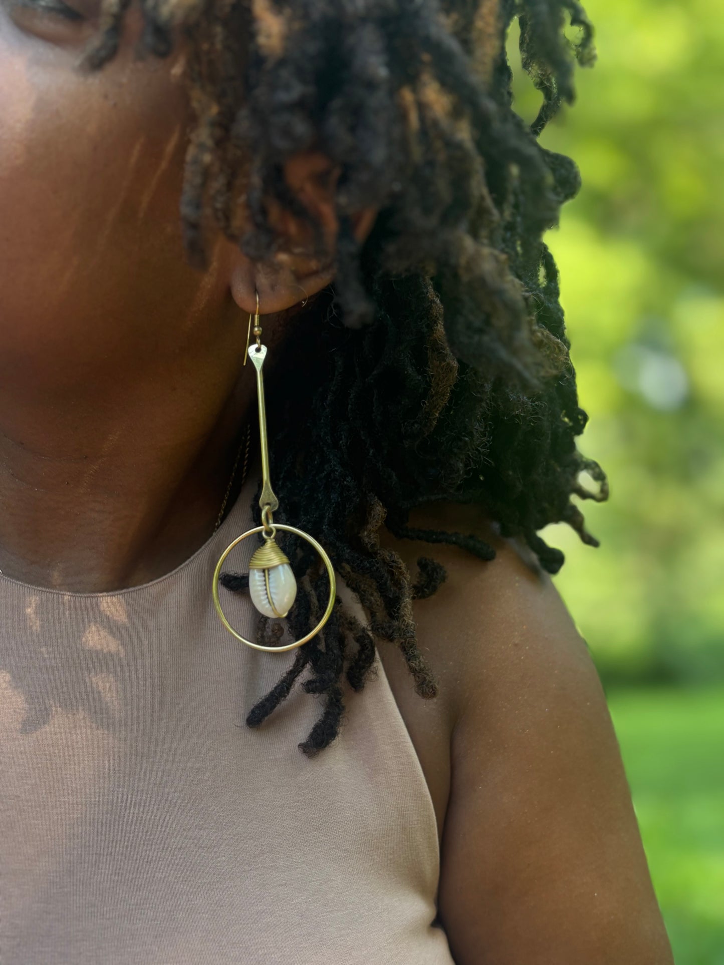 Uzuri Single Shell Earrings