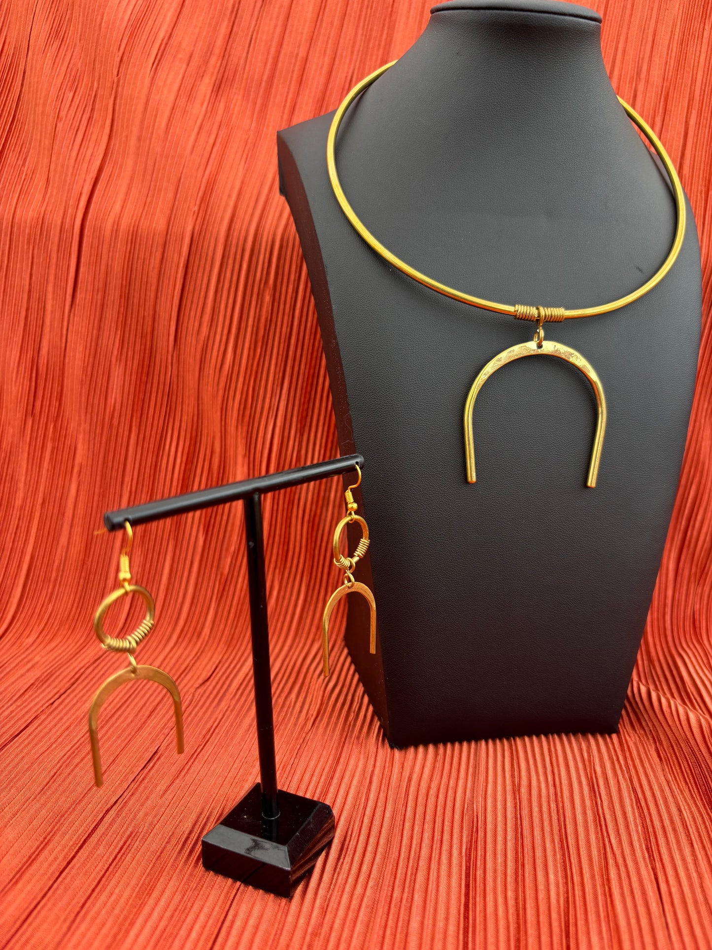 The Upinde Brass Collar