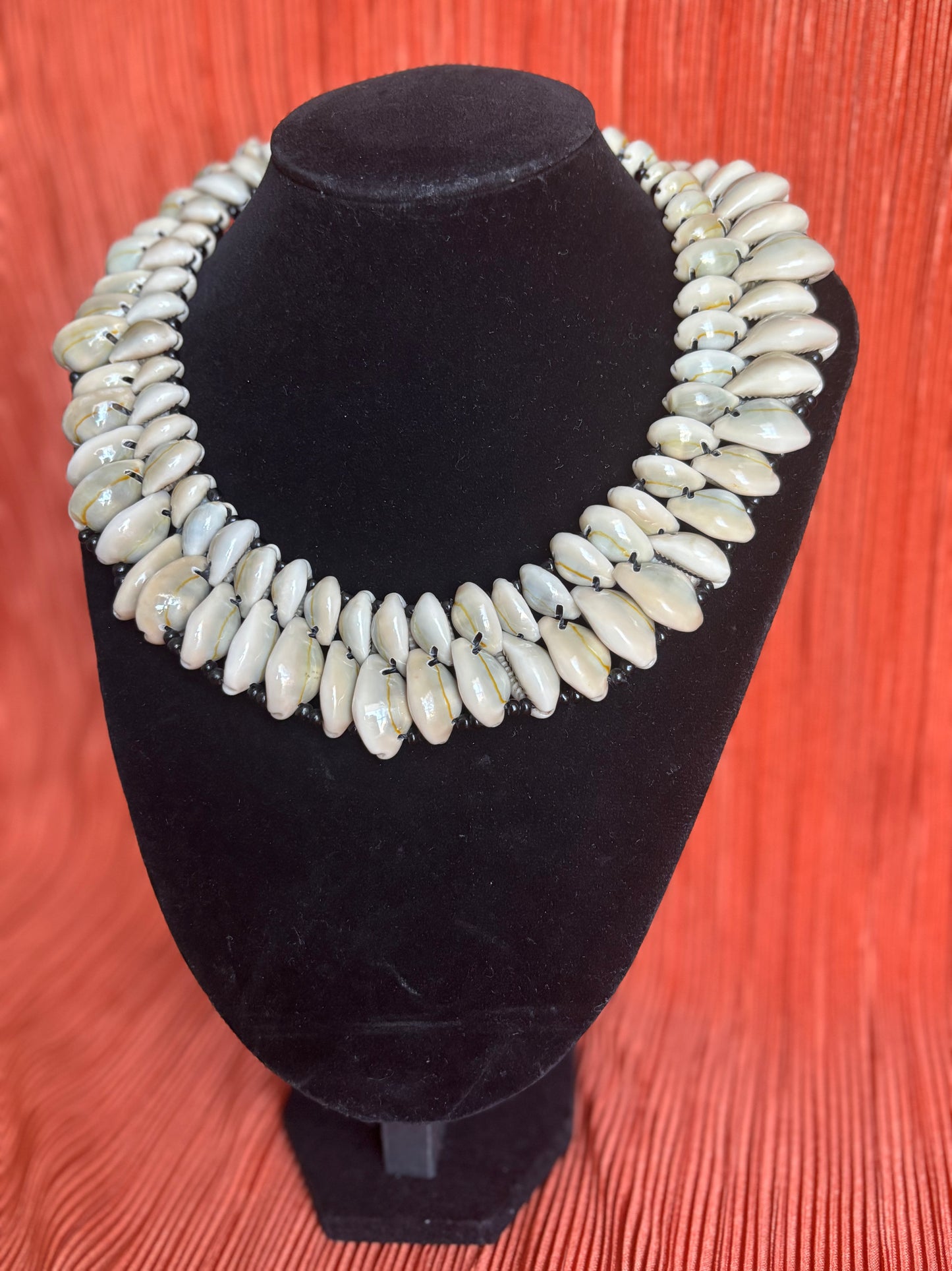 Bahari Beauty Chocker