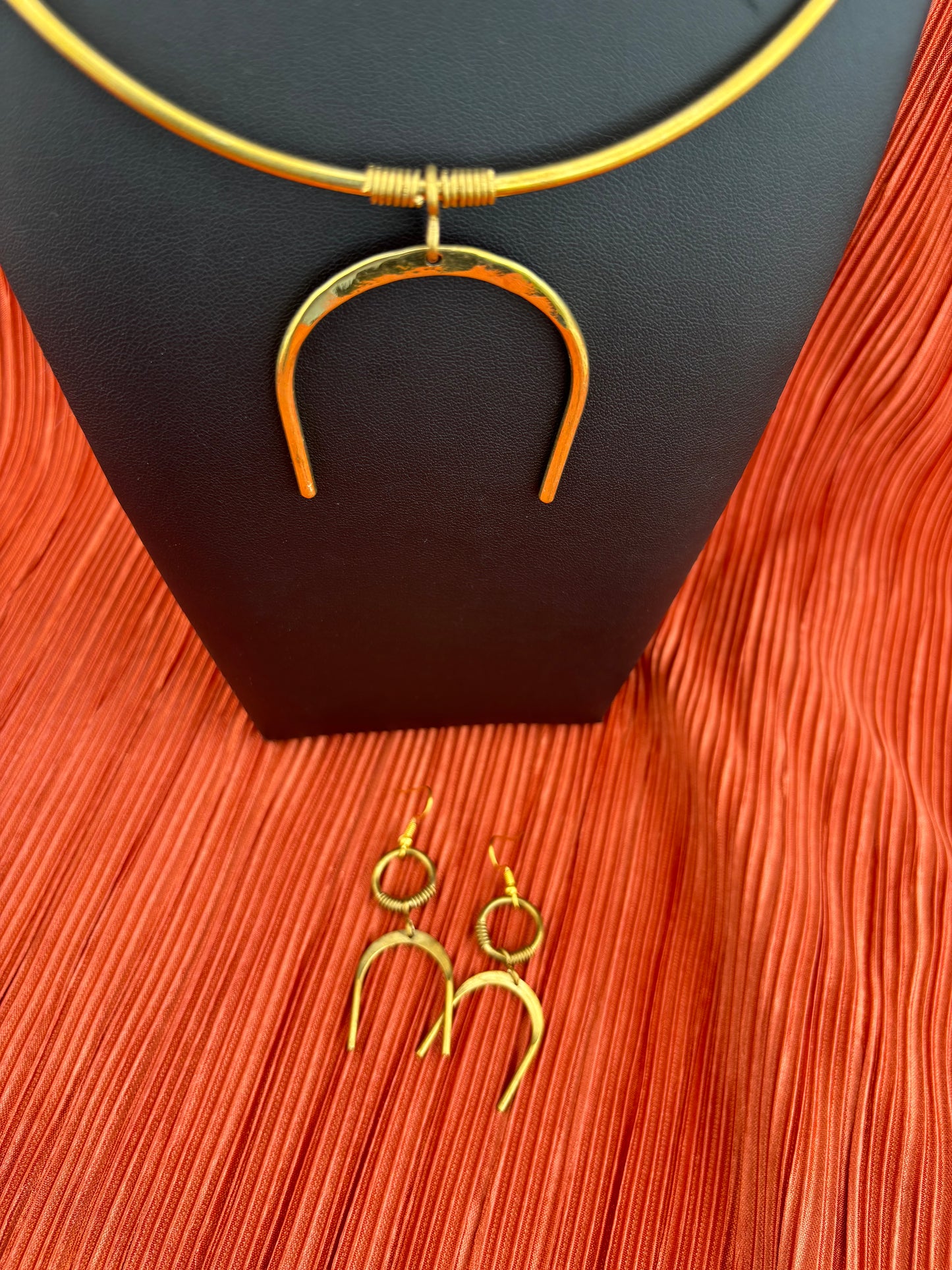 The Upinde Brass Collar