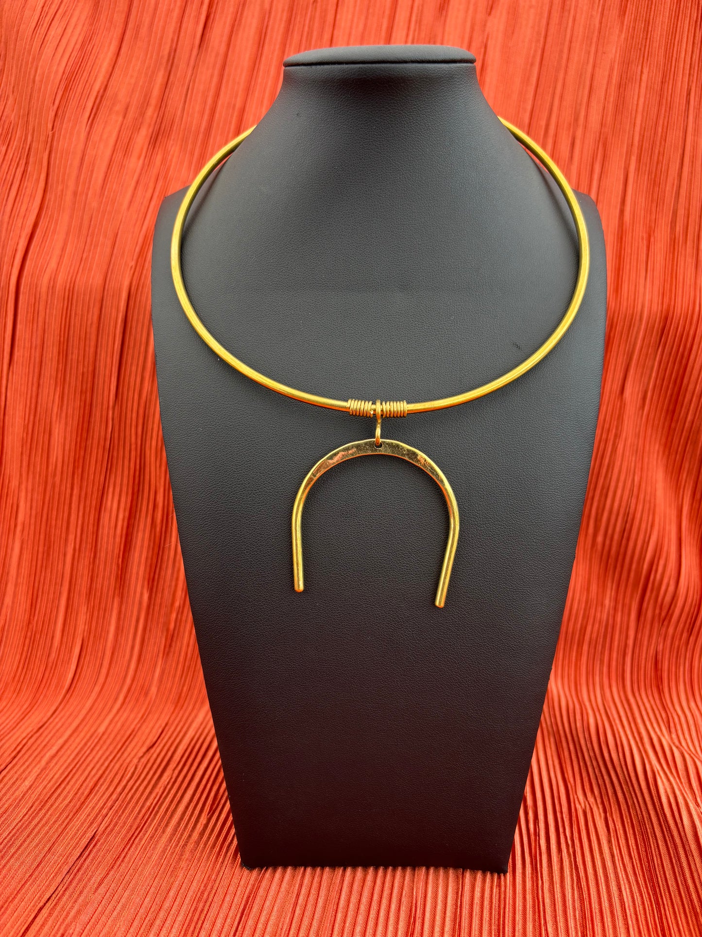 The Upinde Brass Collar