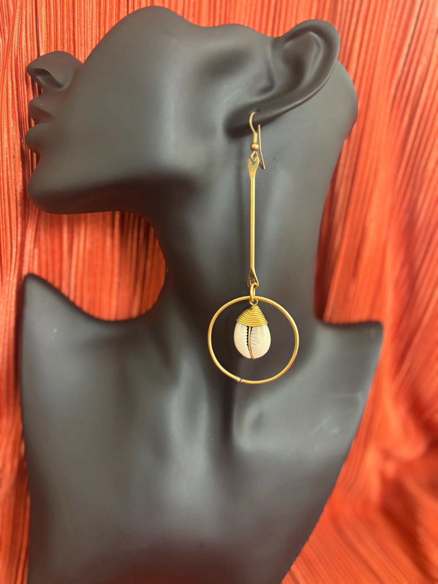 Uzuri Single Shell Earrings