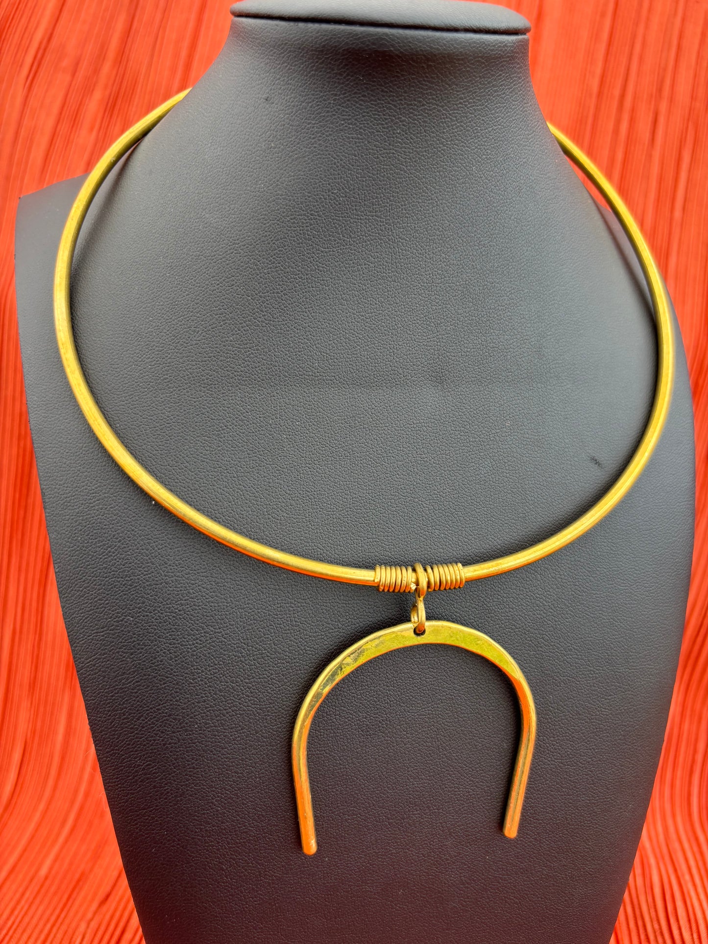 The Upinde Brass Collar