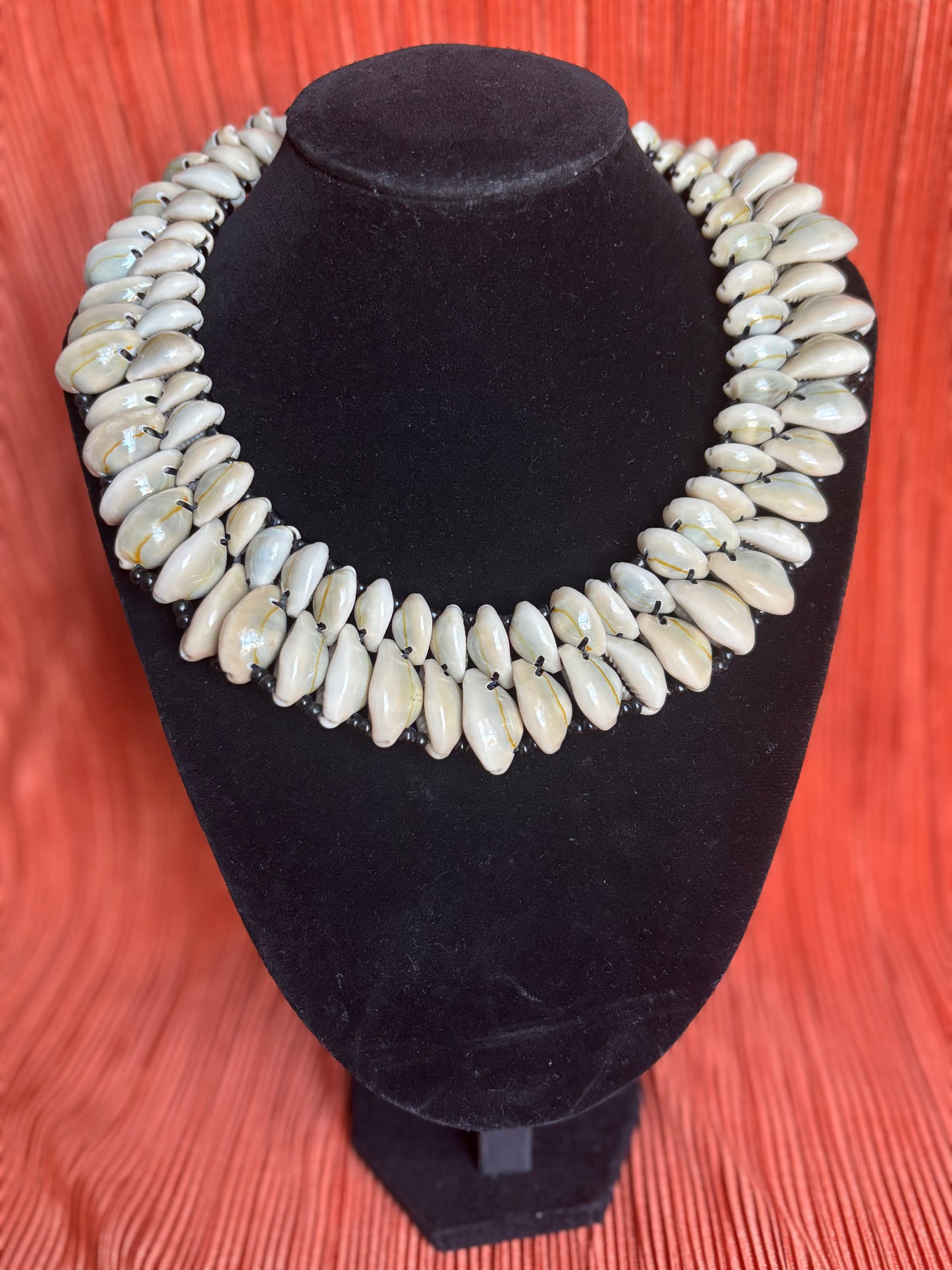 Bahari Beauty Chocker