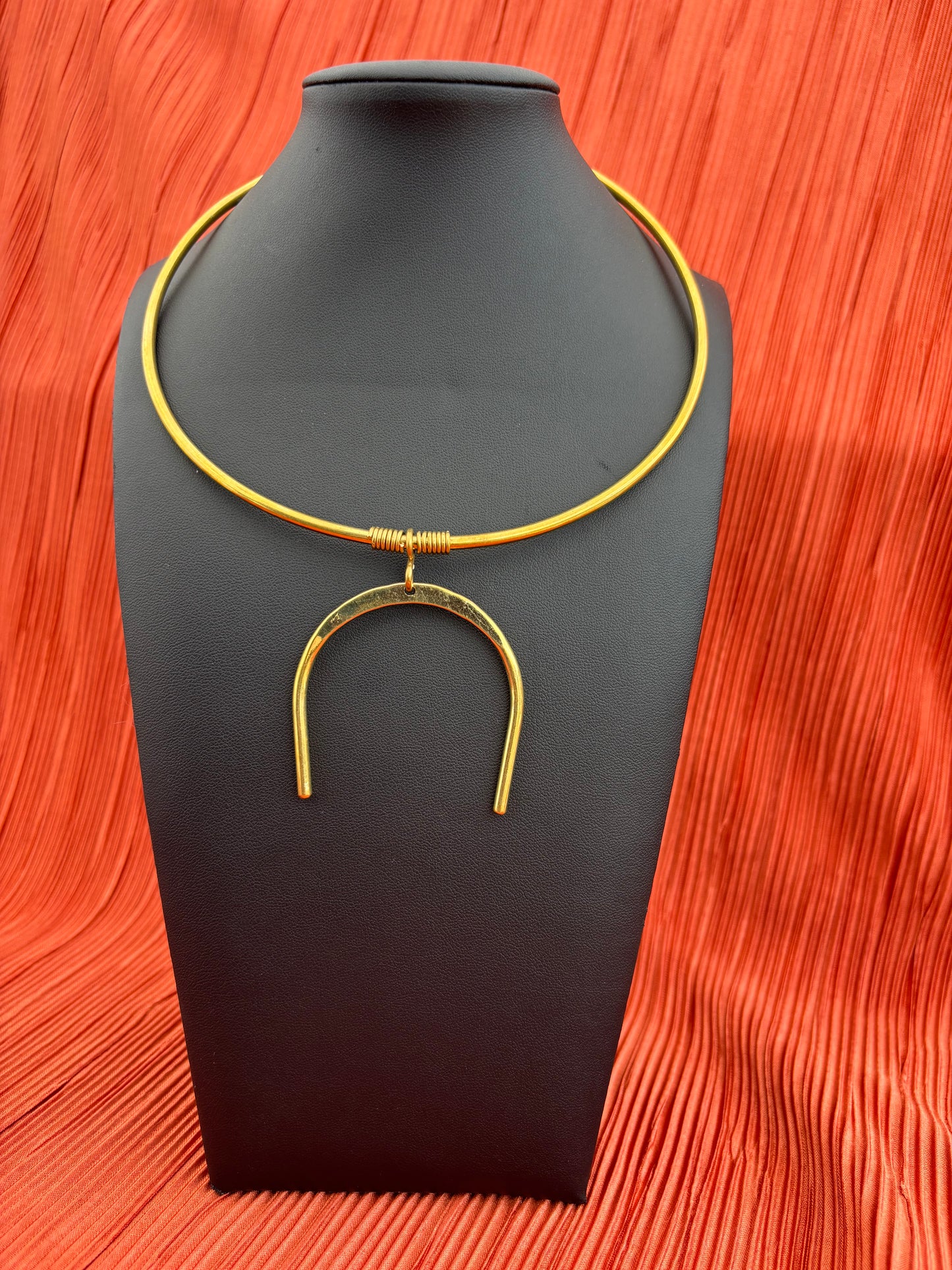 The Upinde Brass Collar