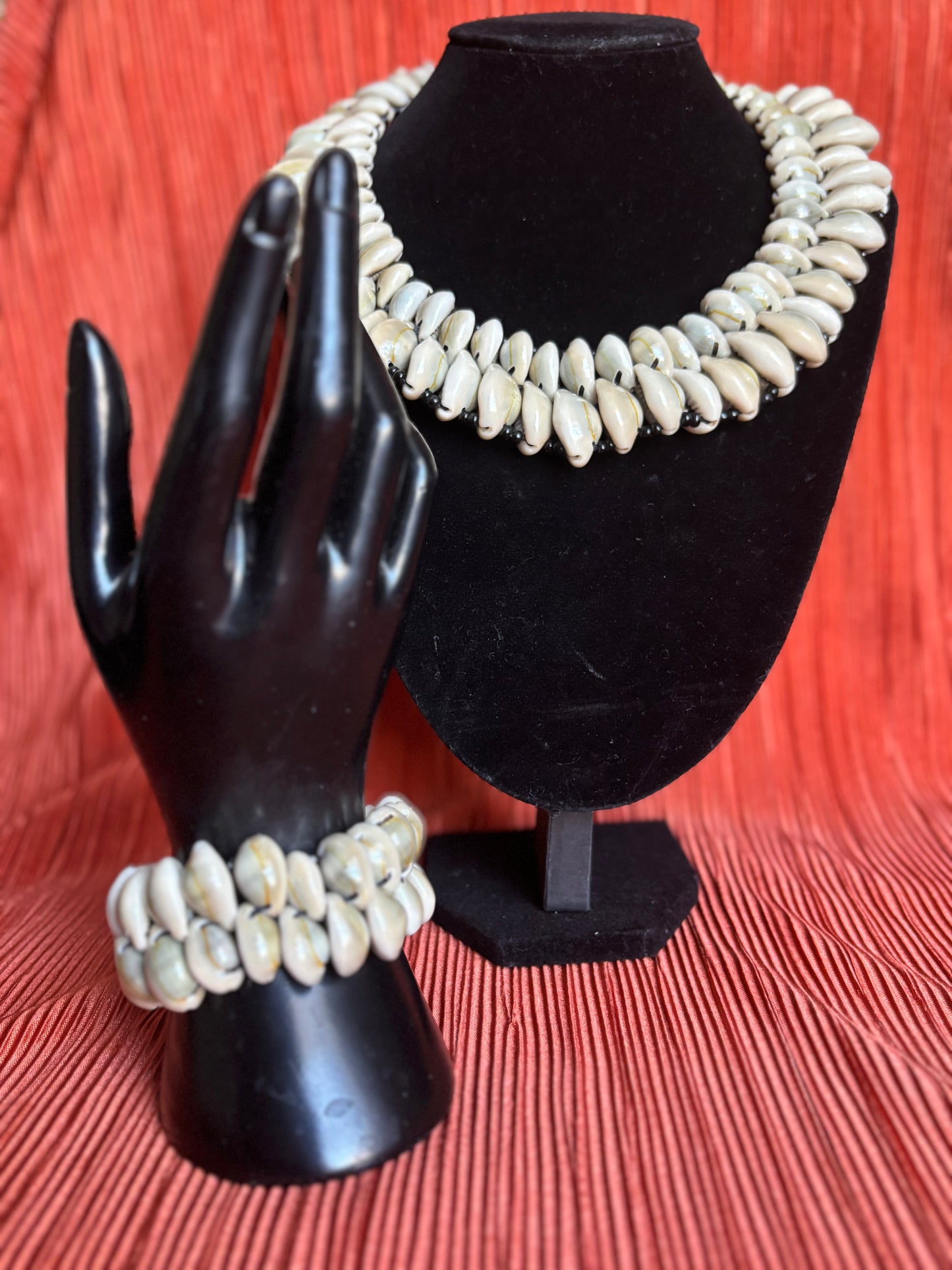Bahari Beauty Chocker