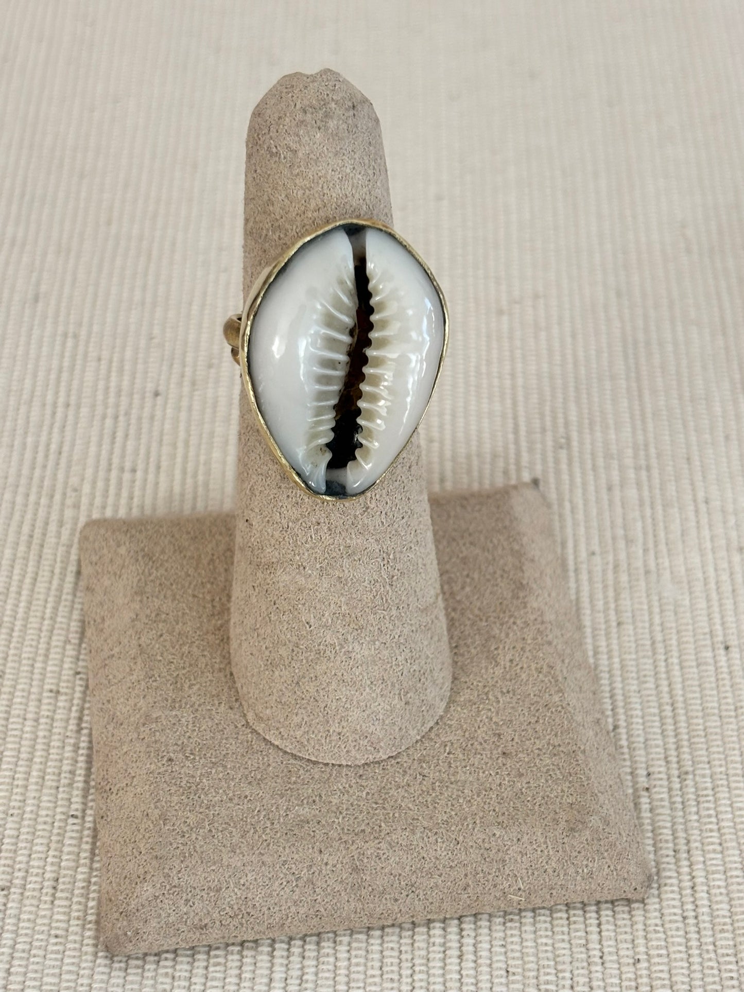 Single Cowrie Shell Ring - Waves of Legacy