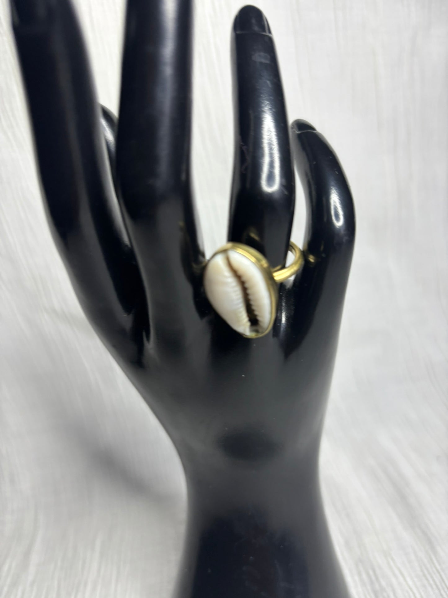 Single Cowrie Shell Ring - Waves of Legacy