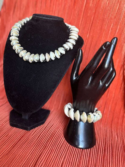 Maji Minimal Cowrie Necklace
