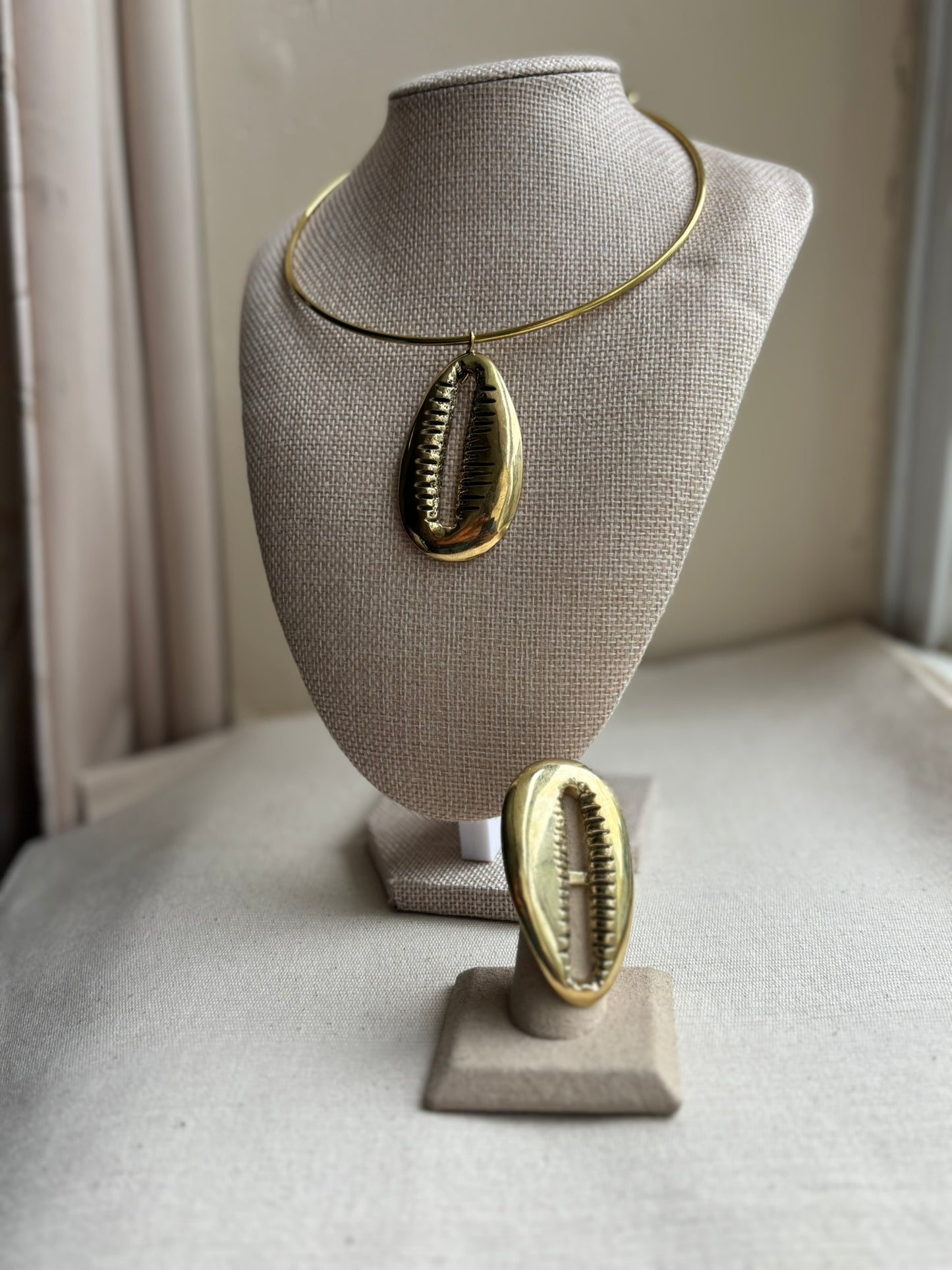 Zahabu Cowrie Choker
