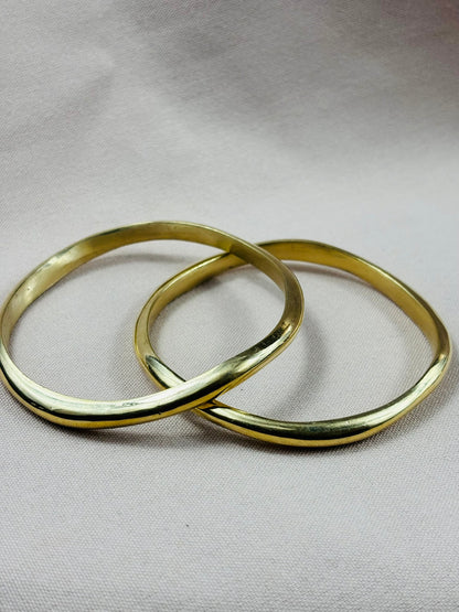Smooth Wavy Round Brass Bracelet
