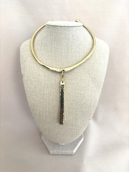 Hammered Unisex Gold Choker with Drop Pendant