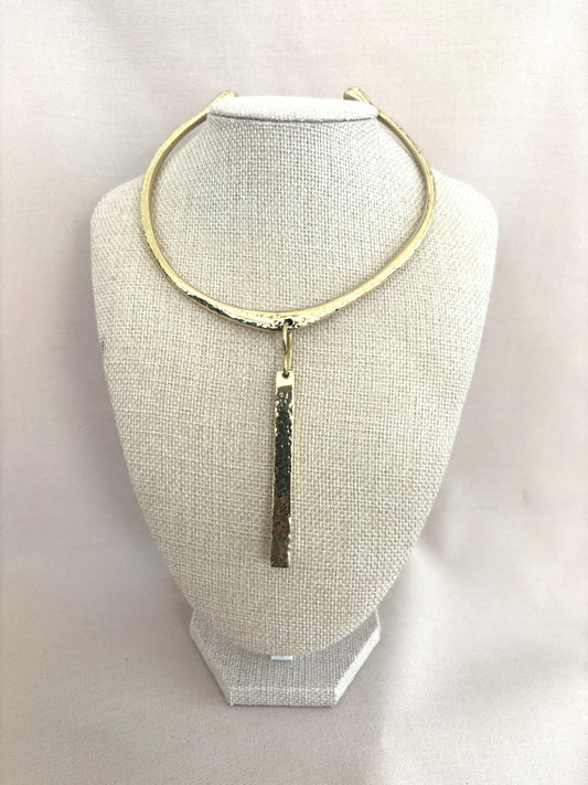 Hammered Unisex Gold Choker with Drop Pendant
