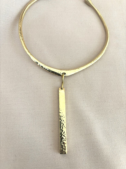 Hammered Unisex Gold Choker with Drop Pendant
