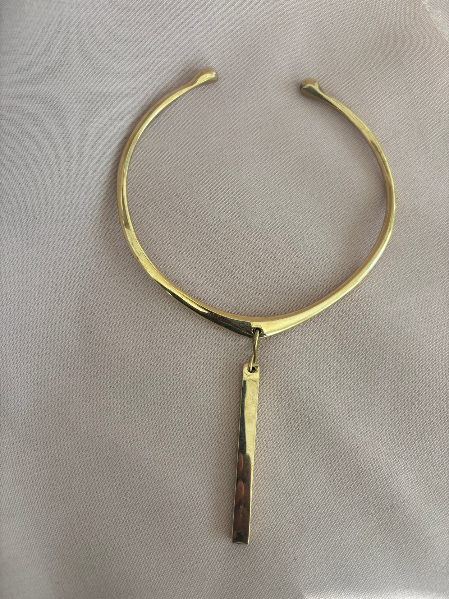 Smooth Unisex Gold Choker with Drop Pendant