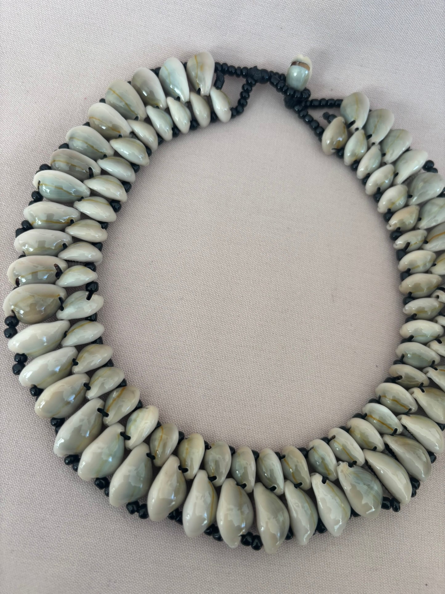 Bahari Beauty Chocker