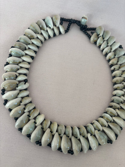 Bahari Beauty Chocker