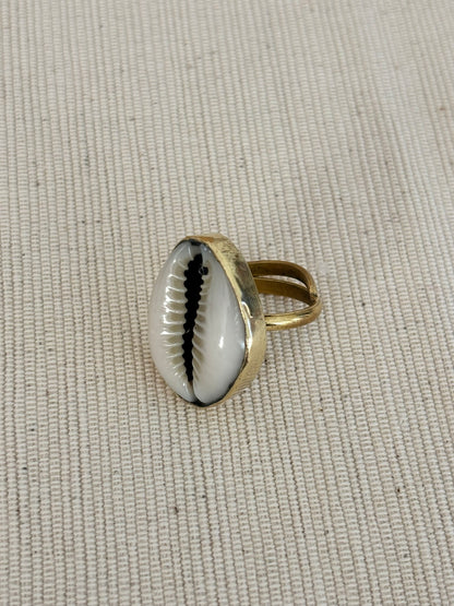 Single Cowrie Shell Ring - Waves of Legacy