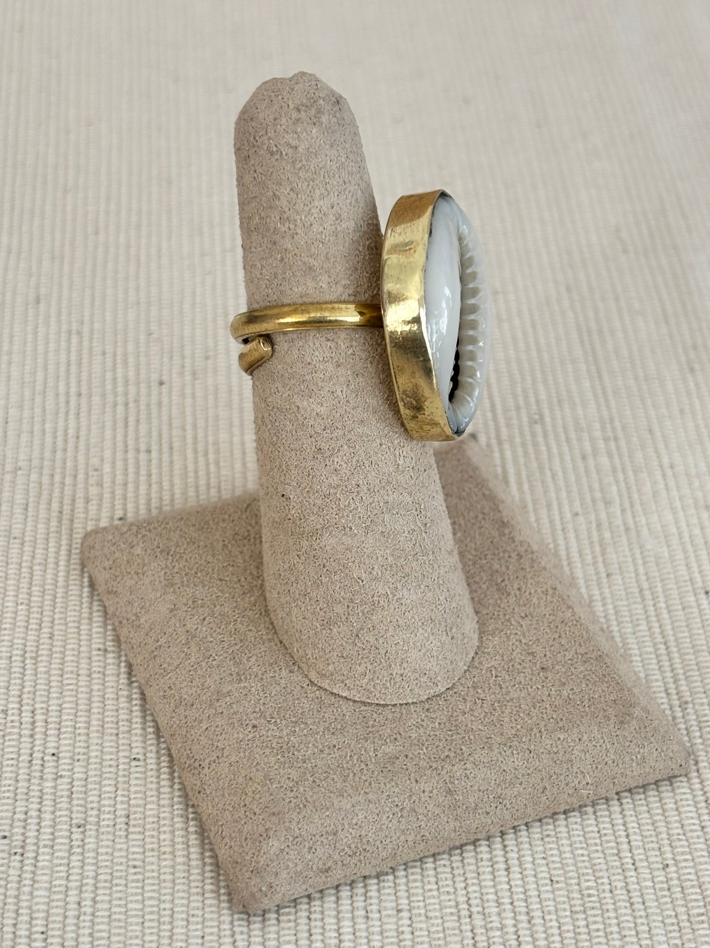 Single Cowrie Shell Ring - Waves of Legacy