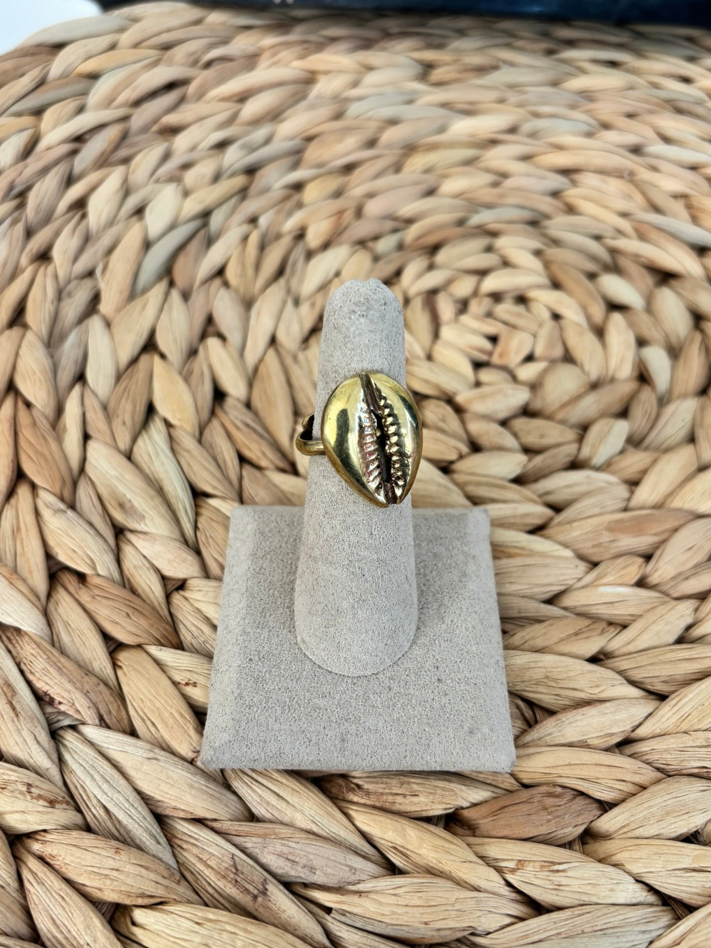 Single Shell Brass Ring