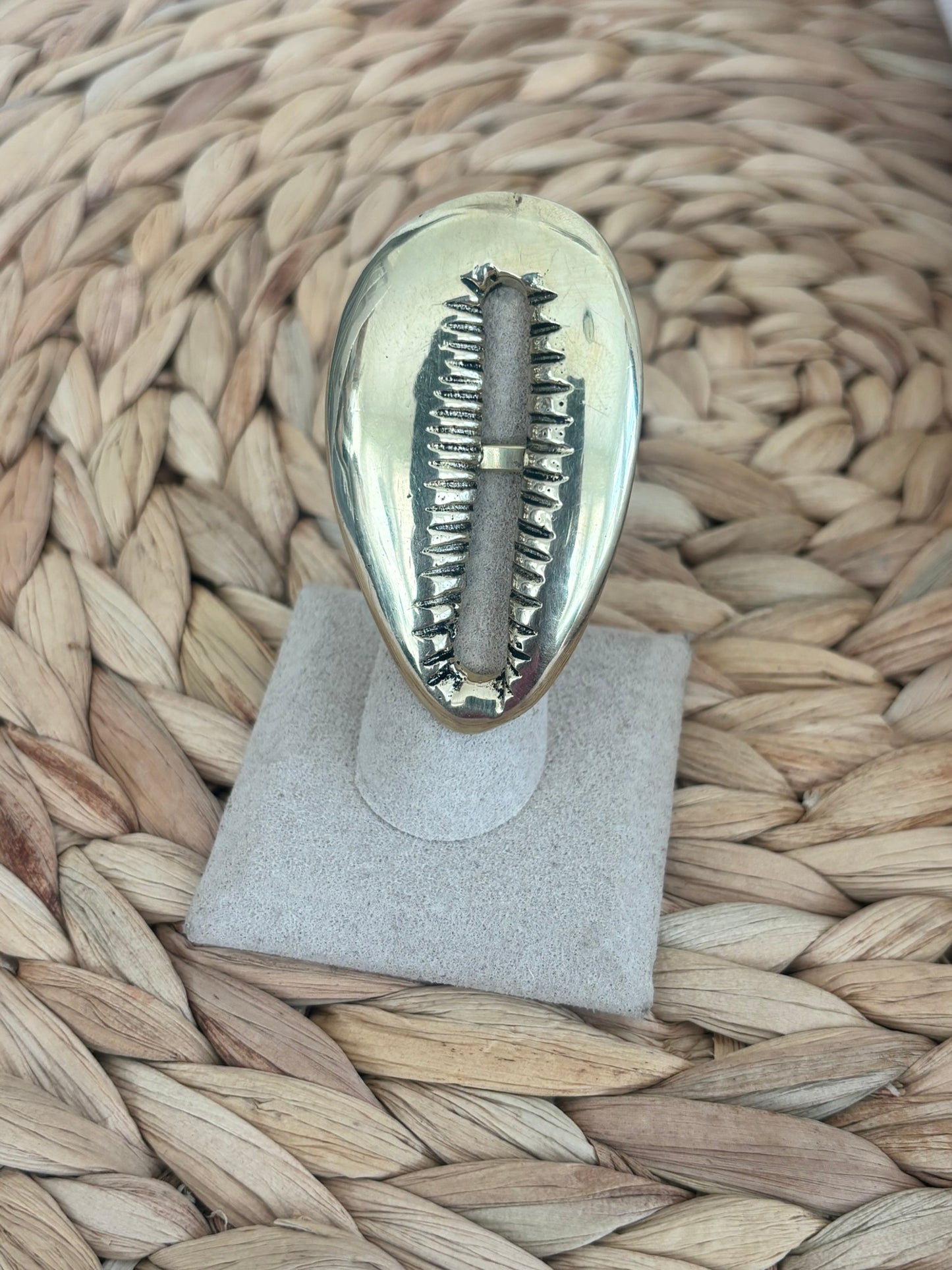 Zahabu Shell Ring