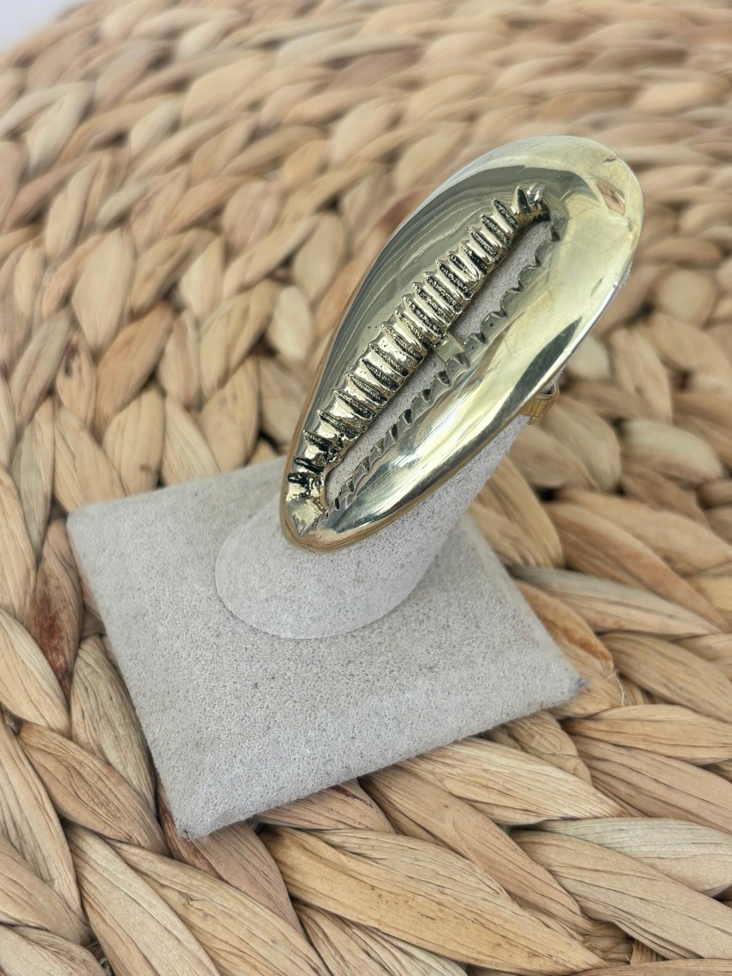 Zahabu Shell Ring