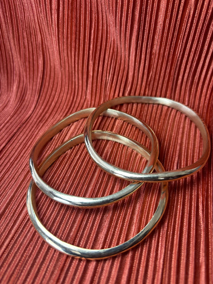 Smooth Wavy Round Brass Bracelet