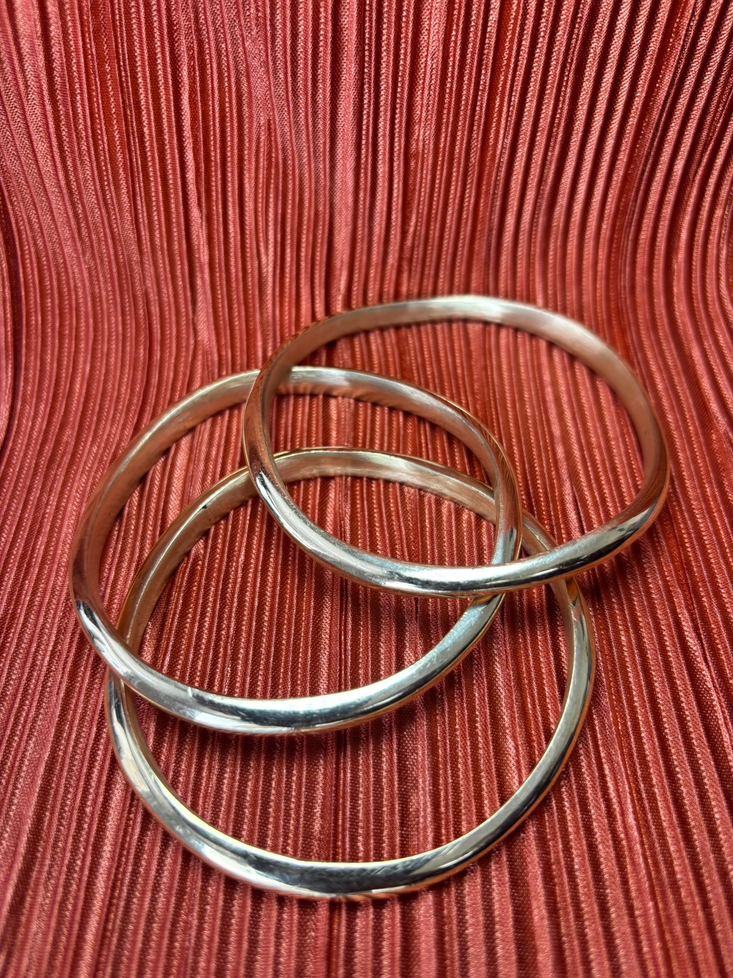Smooth Wavy Round Brass Bracelet