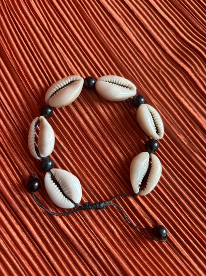 Cowrie shell Minimal Bracelet