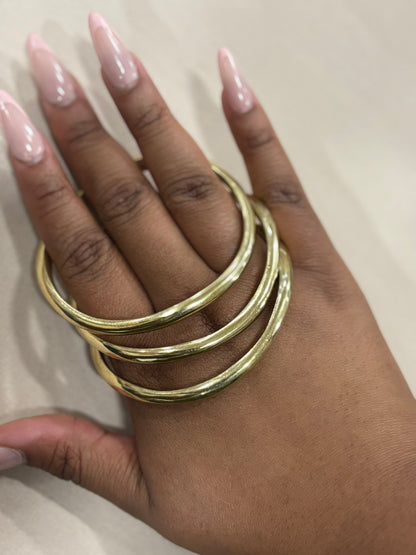 Smooth Wavy Round Brass Bracelet