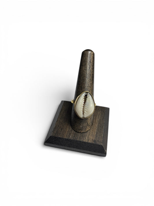 Single Cowrie Shell Ring - Waves of Legacy