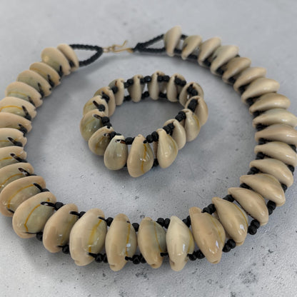 Single Cowrie Shell Bracelet