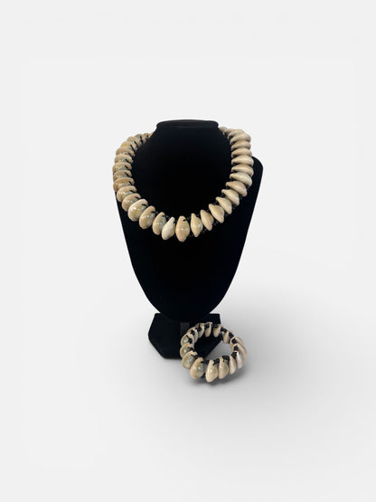Single Cowrie Shell Bracelet